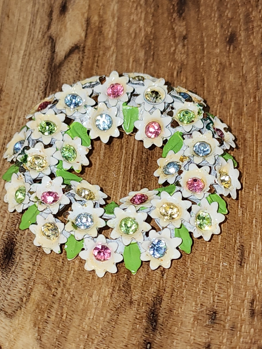 Vintage Weiss Floral Enamel Rhinestone Wreath Brooch